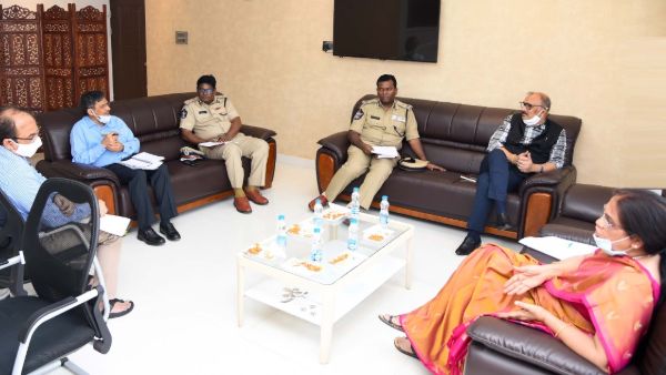రేపు రాజకీయ పార్టీలతో ఎస్ఈసీ భేటీ రేపు రాజకీయ పార్టీలతో ఎస్ఈసీ భేటీ