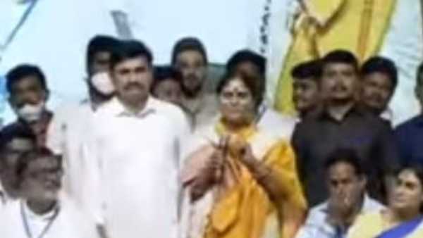 షర్మిలమ్మను నిండు మనసుతో దీవించండి : విజయమ్మ