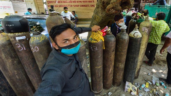 24 Patients Die in Chamarajnagar Due to Lack of Oxygen, Govt Denies Claim: Two Bengaluru hospitals issue oxygen SOS 24 Patients Die in Chamarajnagar Due to Lack of Oxygen, Govt Denies Claim: Two Bengaluru hospitals issue oxygen SOS