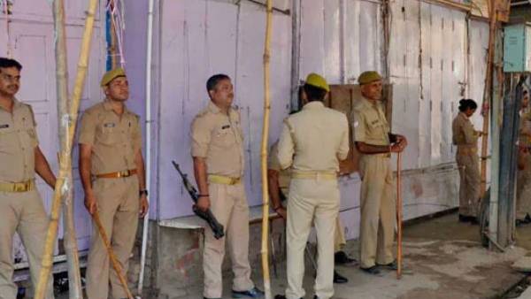 ఆ పోలీసుల అనుమానంతో క్లియర్