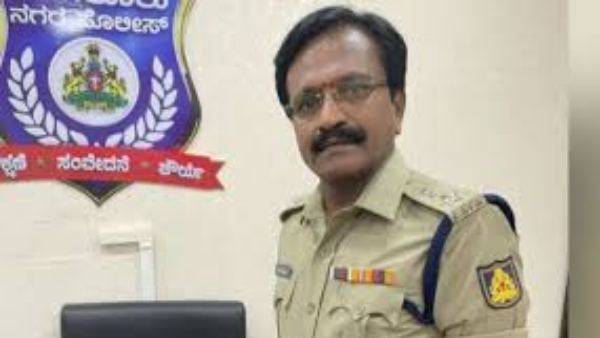 నెత్తిన కుచ్చుటోపీ