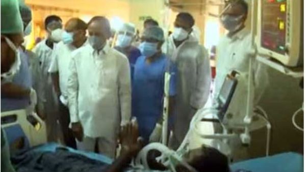 కరోనా బాధితులకు ధైర్యం చెప్పి కేసీఆర్..