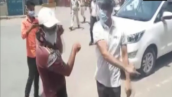 అధికారుల అత్యుత్సాహం.. అధికారుల అత్యుత్సాహం..