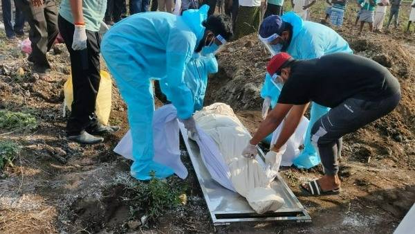 Vikarabad: corona dead bodys funeral held by jamate islami hind members. Vikarabad: corona dead bodys funeral held by jamate islami hind members.