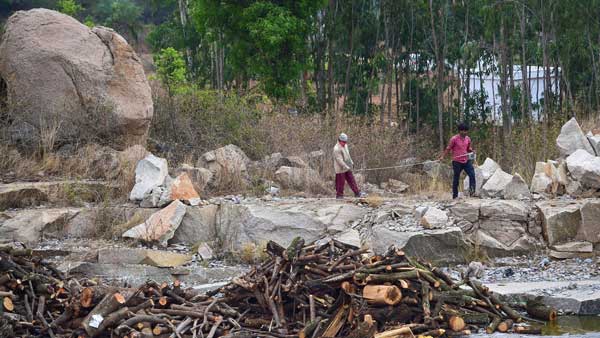 పొట్టకూటి కోసం.... వేరే దిక్కులేదు పొట్టకూటి కోసం.... వేరే దిక్కులేదు