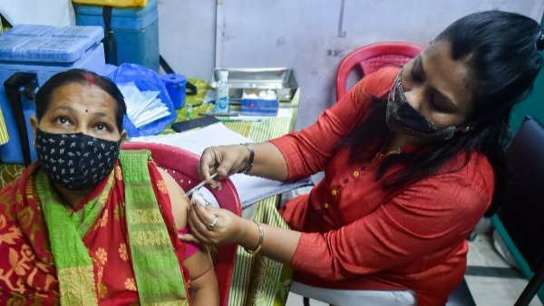 రెండో డోసుకు ప్రాధాన్యత.. రెండో డోసుకు ప్రాధాన్యత..