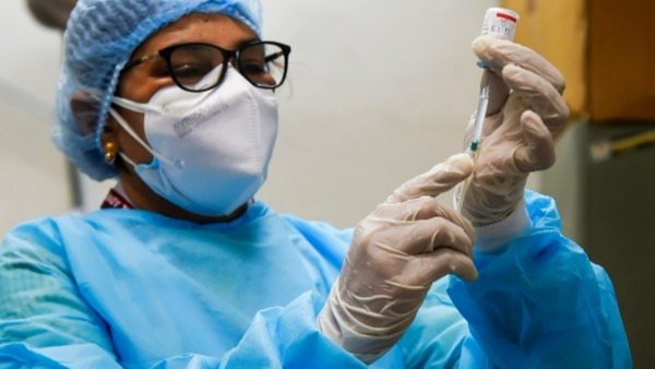 కరోనా వ్యాక్సిన్ వేసుకున్నా.. వేసుకోకపోయినా.. కరోనా వ్యాక్సిన్ వేసుకున్నా.. వేసుకోకపోయినా..