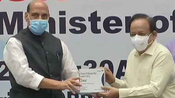 కేంద్రమంత్రుల చేతుల మీదుగా.. కేంద్రమంత్రుల చేతుల మీదుగా..