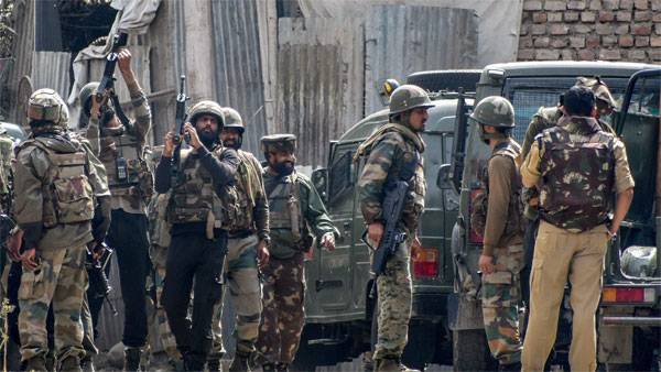 Encounter in Jammu and Kashmirs Shopian, 4 Al-Badr terrorists trapped Encounter in Jammu and Kashmirs Shopian, 4 Al-Badr terrorists trapped