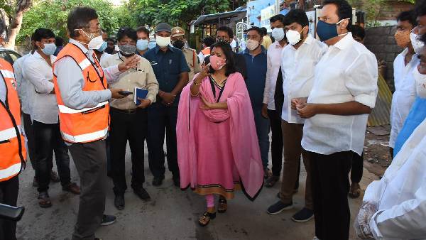 స్వఛ్చ హైదరాబాద్ లక్ష్యంగా పనిచేయాలి.. అధికారులకు యాక్షన్ ప్లాన్ వివరించిన విజయ లక్ష్మి..