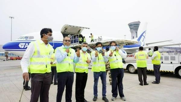 జీఎంఆర్ హైదరాబాద్ ఎయిర్ కార్గో విశిష్ట సేవలు.. 11,000 కు పైగా ఆక్సిజన్ కాన్సంట్రేటర్ల రవాణా.