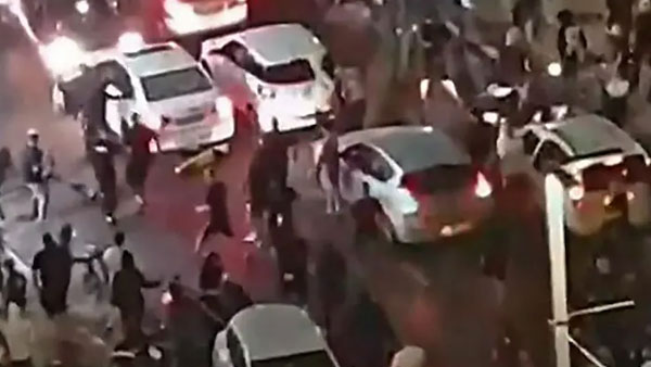 Israeli Mob Lynching Arab Man Near Tel Aviv Aired Live on Israeli TV, Gaza attack toll jumps