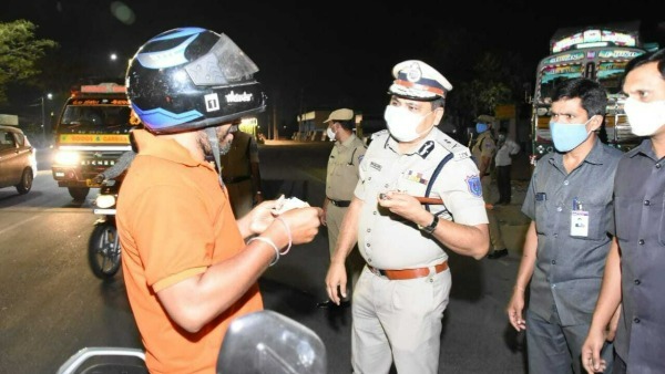 పోలీసు ఉన్నతాదికారులు భాగస్వామ్యం కావాలి.. కరోనా ఆంక్షలను కఠినంగా అమలు చేయాలన్ని డీజిపి..