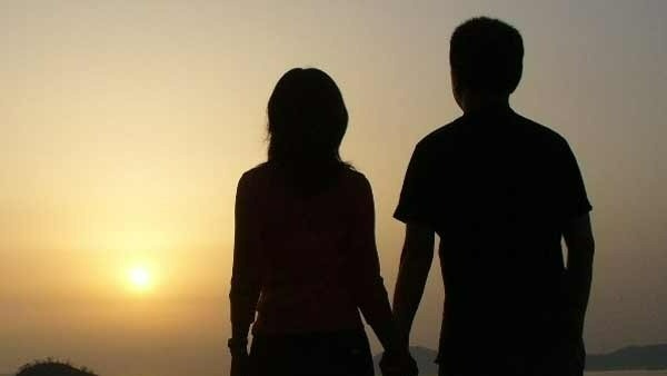 ప్రియుడి చేతి ఖర్చులకు డబ్బులు