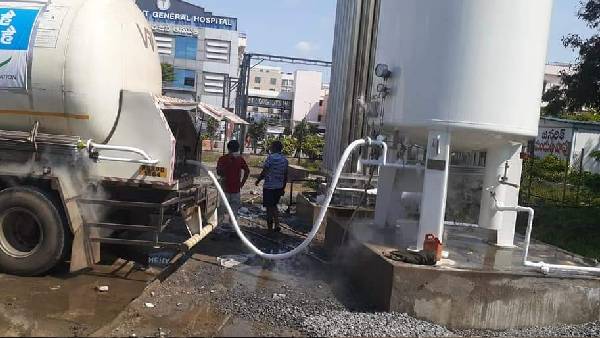 అలెర్ట్ అయిన పోలీసులు, వాహనం కోసం గాలింపు 