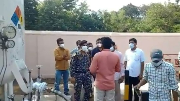 ఆక్సిజన్ ప్లాంట్ల నిర్వహణ నౌకాదళానికి.. 