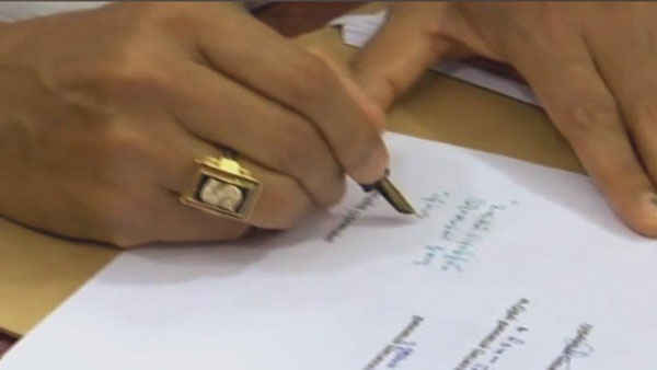 ఛార్జ్ తీసుకున్న వెంటనే అయిదు ఫైళ్లపై సంతకాలు..