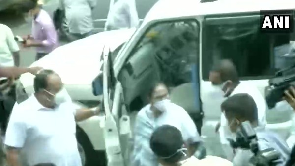  బెంగాల్‌ సీబీఐ కార్యాలయానికి మమత