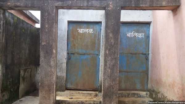 వార్డుల్లో పేరుకుపోయిన చెత్త వార్డుల్లో పేరుకుపోయిన చెత్త