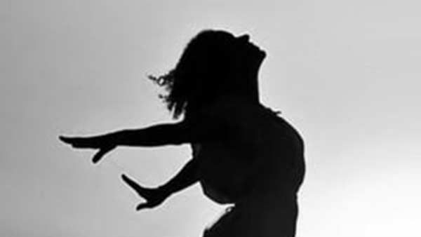 చేతులు ఎత్తేసిన పోలీసులు చేతులు ఎత్తేసిన పోలీసులు