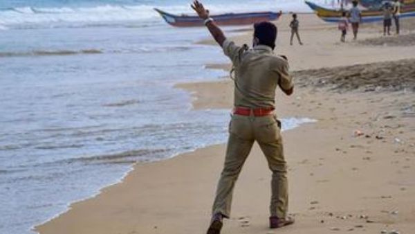 తీరాల్లో అల్లకల్లోలం.. తీరాల్లో అల్లకల్లోలం..