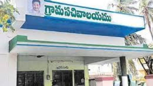  సచివాలయాలపై హైకోర్టు సీరియస్‌
