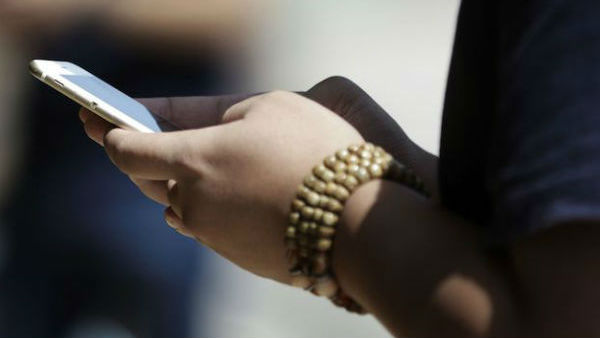 రూ. 1 లక్షలు ఇస్తావా.... నీ వీడియోలు ప్రపంచానికి చూపించాలా ? రూ. 1 లక్షలు ఇస్తావా.... నీ వీడియోలు ప్రపంచానికి చూపించాలా ?