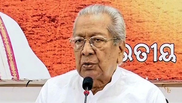 గవర్నర్కు హస్తిన పిలుపు గవర్నర్కు హస్తిన పిలుపు