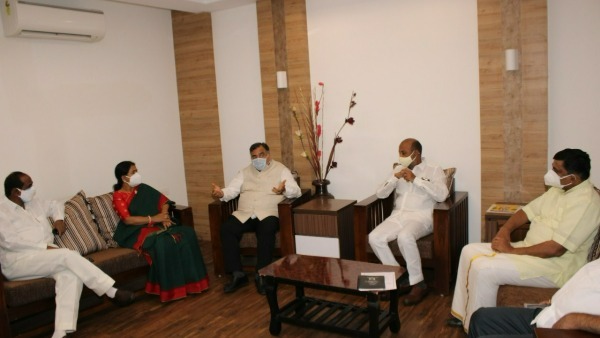 మృగశిర లోపు ధాన్యం కొనాలన్న సీఎం.. కానీ ఎక్కడా ధాన్యం కొన్న దాఖలాలు లేవన్న సంజయ్.. మృగశిర లోపు ధాన్యం కొనాలన్న సీఎం.. కానీ ఎక్కడా ధాన్యం కొన్న దాఖలాలు లేవన్న సంజయ్..