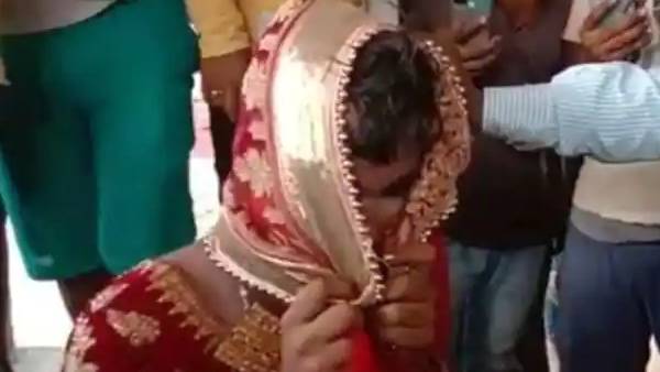 లేడీస్ డ్రెస్, హైహీల్స్ చెప్పులు, హ్యాండ్ బ్యాగ్, విగ్