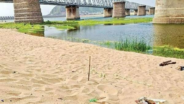 కాబోయే భర్తతో సీతాపురం పుష్కరఘాట్‌కి..