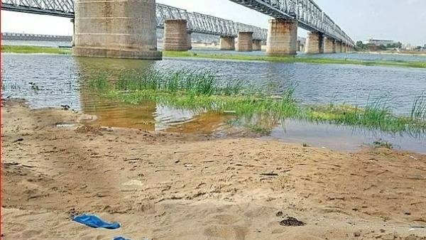 యువకుడ్ని కట్టేసి.. యువతిపై గ్యాంగ్‌రేప్