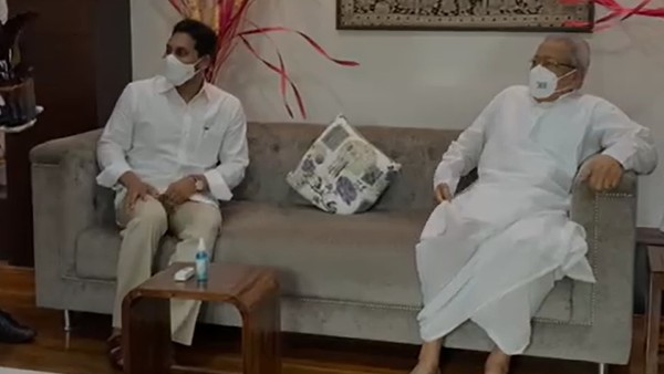  ముఖ్యమంత్రి మంత్రాంగం..