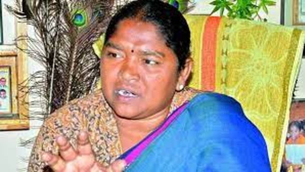  రేవంత్ రెడ్డి నాయకత్వంలో అందరం కలిసి పని చేద్దాం అన్న సీతక్క