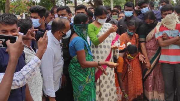 Telangana: YS Sharmila meet farmers at Parigi and demand to purchase soaked paddy with MSP