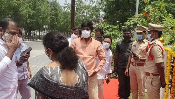 ప్రతిపక్ష పార్టీల నేతల హౌస్ అరెస్ట్ లు