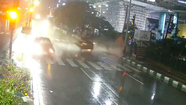 Overspeeding luxury car hits auto from behind near Inorbit Mall Hyderabad, passenger dies Overspeeding luxury car hits auto from behind near Inorbit Mall Hyderabad, passenger dies