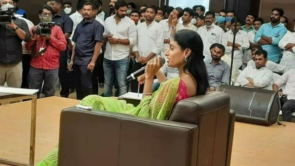 ఆవిర్బావం నాడు ఆ ఇద్దరు నేతలు.. ఆవిర్బావం నాడు ఆ ఇద్దరు నేతలు..