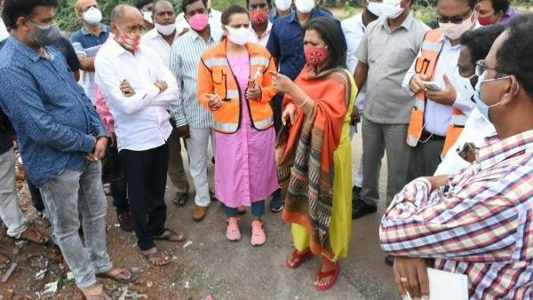 గత సంవత్సరం వచ్చిన వర్షాల వల్ల భారీ నష్టం.. పునరావృతం కావొద్దన్న మేయర్ గత సంవత్సరం వచ్చిన వర్షాల వల్ల భారీ నష్టం.. పునరావృతం కావొద్దన్న మేయర్