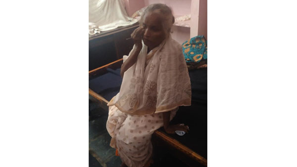 ఆటోలో ఇంటికి తిరిగొచ్చిన గిరిజమ్మ