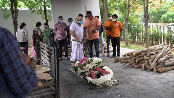 మృతదేహానికి అంత్యక్రియలు