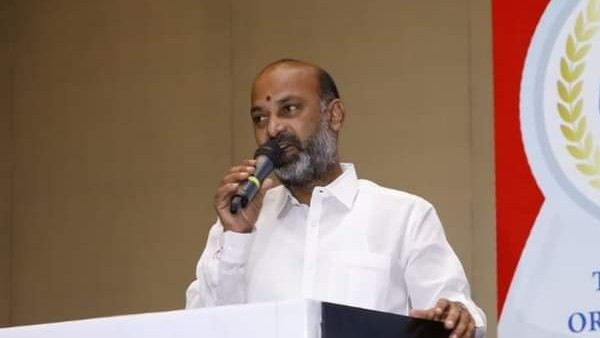 నిరుద్యోగుల ఆత్మహత్యలకు కేసీఆరే కారణం నిరుద్యోగుల ఆత్మహత్యలకు కేసీఆరే కారణం