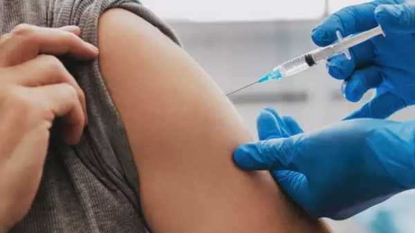 కోవిషీల్డ్ వ్యాక్సిన్ వేసుకున్నాక తిరిగొచ్చిన కంటిచూపు