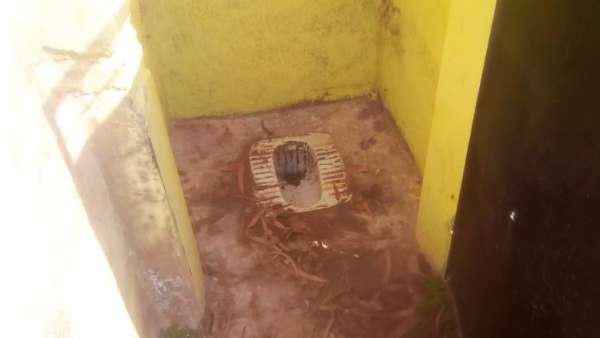 యూపీ స్కూళ్లలో అధ్వాన్నంగా మరుగుదొడ్లు యూపీ స్కూళ్లలో అధ్వాన్నంగా మరుగుదొడ్లు