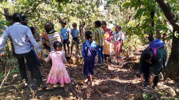 కిరోసిన్ చల్లిన మహిళ... ఉద్రిక్తత...