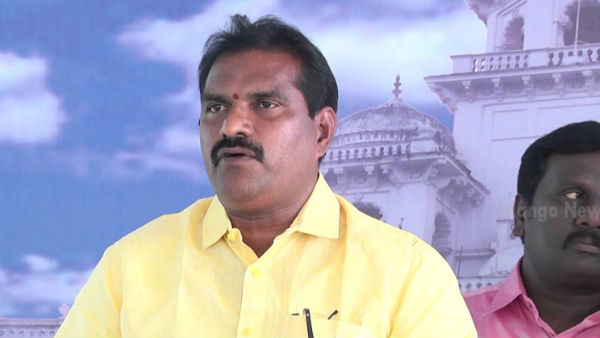 రోడ్లపై వలలతో చేపలు పట్టిన ఎమ్మెల్యే నిమ్మల రామానాయుడు