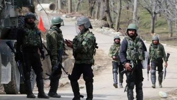 ఆర్మీ బేస్ లో పని చేసే వ్యక్తికి డబ్బులిచ్చి రహస్య సమాచారం సేకరణ ఆర్మీ బేస్ లో పని చేసే వ్యక్తికి డబ్బులిచ్చి రహస్య సమాచారం సేకరణ