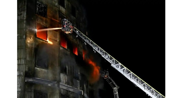 మొదట గ్రౌండ్‌ ఫ్లోర్‌లో చెలరేగిన మంటలు...