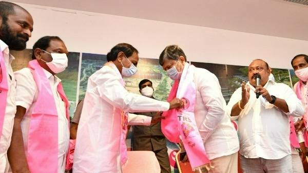 ఎల్ రమణ ద్వారా చేనేత వర్గానికి సేవలంటూ కేసీఆర్..