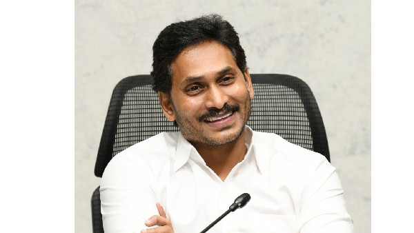 పీజీ టీచర్లతో పిల్లలకు బోధన పీజీ టీచర్లతో పిల్లలకు బోధన